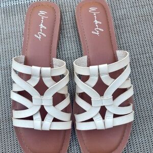UNUSED! Wonderly Women's Avery Strappy Sandals